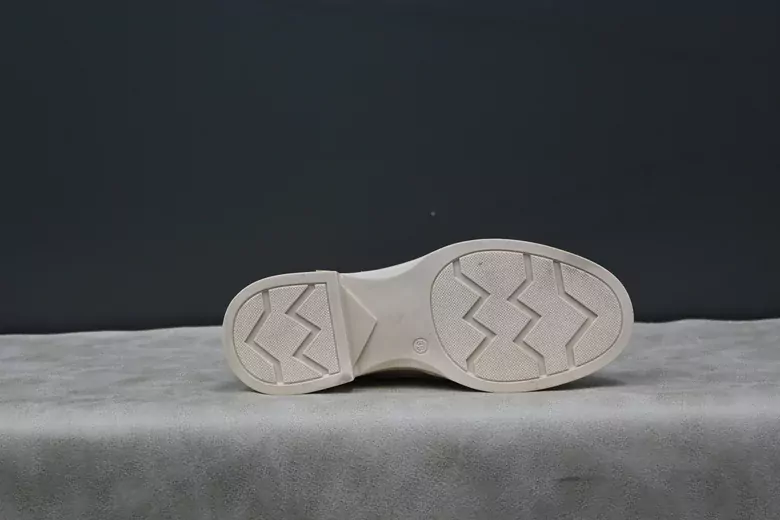 Kadın Rugan Deri Tokalı Babet