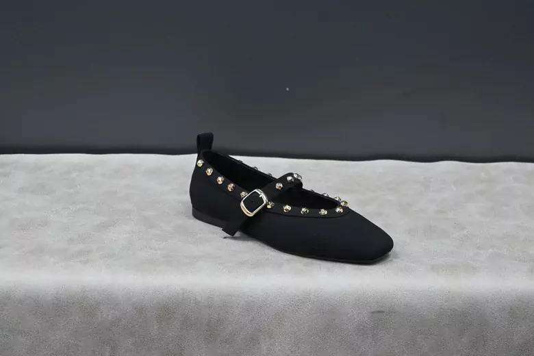 Kadın Süet Kilteli Taşlı Babet