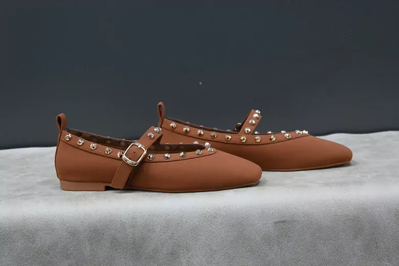 Kadın Süet Kilteli Taşlı Babet