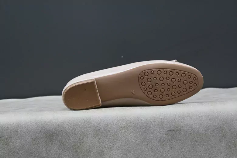 Kadın Armalı Babet