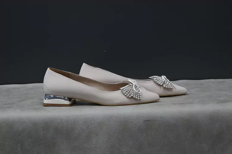 Kadın Fiyonklu Kısa Topuklu Babet