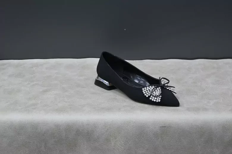 Kadın Fiyonklu Kısa Topuklu Babet