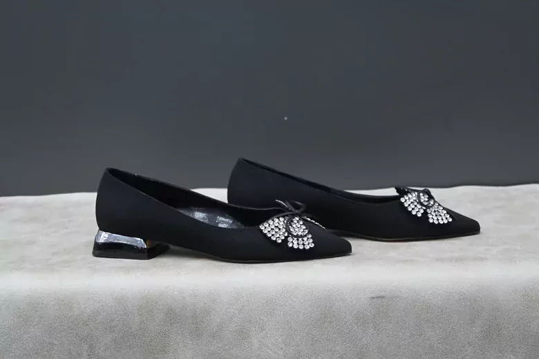 Kadın Fiyonklu Kısa Topuklu Babet