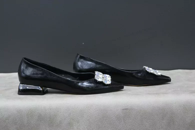 Kadın Sivri Burun Taşlı Babet