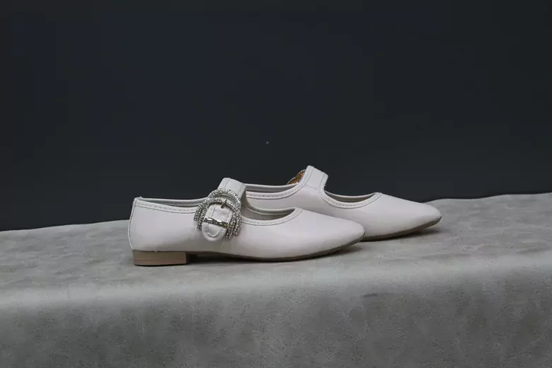 Kadın Taşlı Kilteli Babet