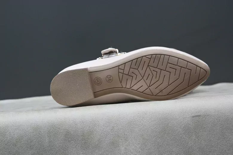 Kadın Taşlı Kilteli Babet