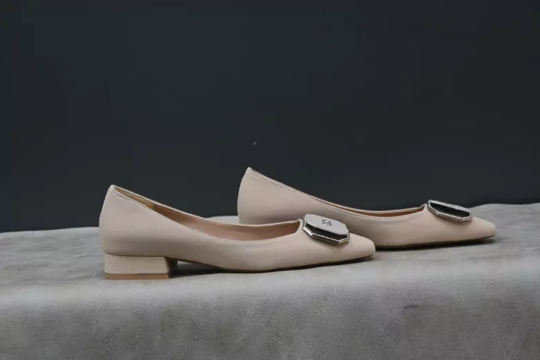 Kadın Armalı Tokalı Babet