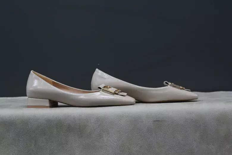 Kadın Tokalı Açık Babet