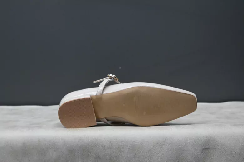 Kadın Kilteli Tokalı Babet