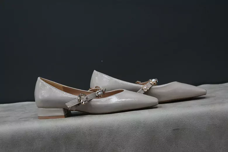 Kadın Kilteli Tokalı Babet