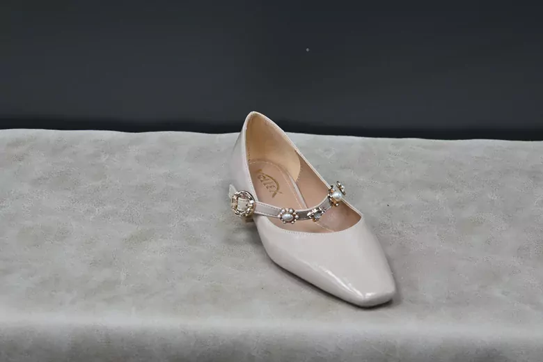 Kadın Kilteli Tokalı Babet