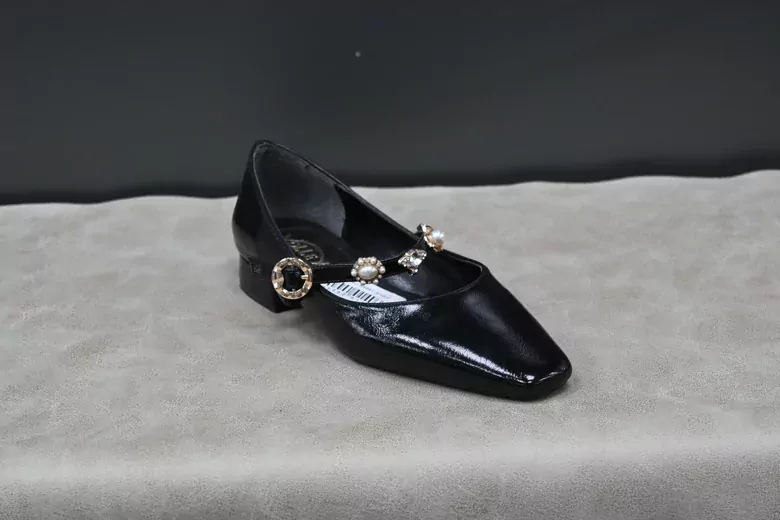 Kadın Kilteli Taşlı Babet