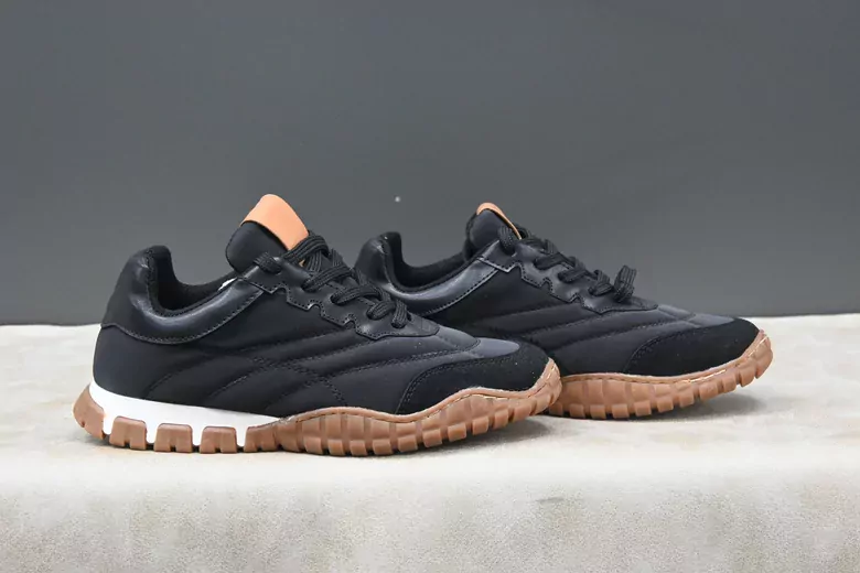 Kadın Silikon Taban Bağcıklı Spor