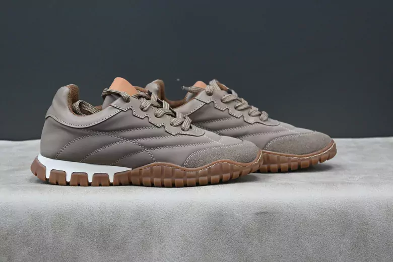 Kadın Silikon Taban Bağcıklı Spor