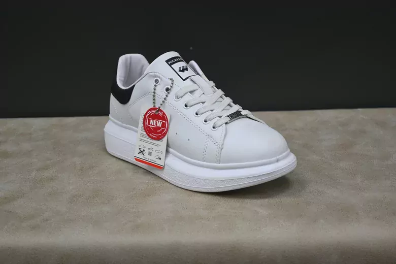 Kadın Garson Bağcıklı Spor