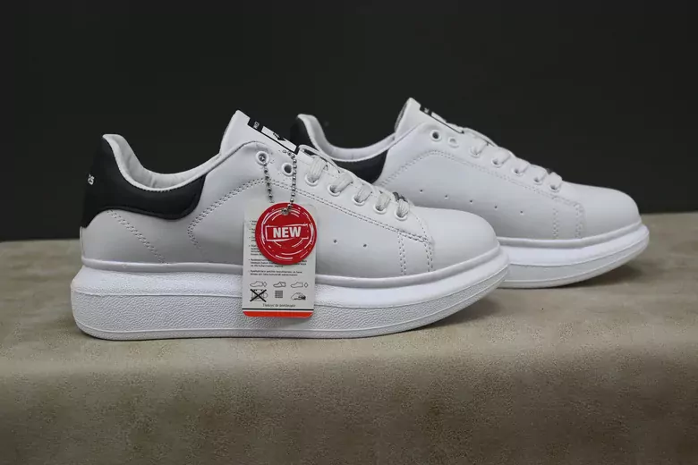 Kadın Garson Bağcıklı Spor