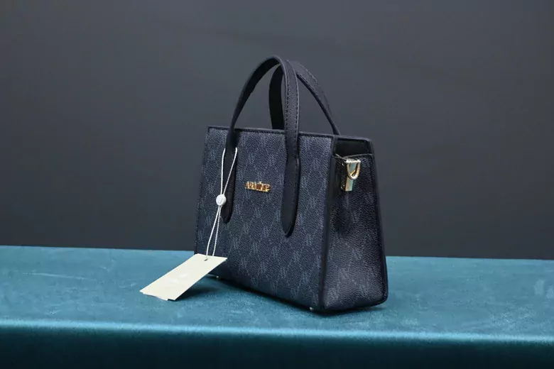 Kadın Siyah Noktalı Çanta