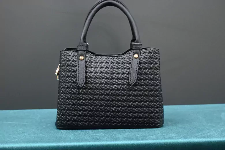 Kadın Siyah Örgü Çanta