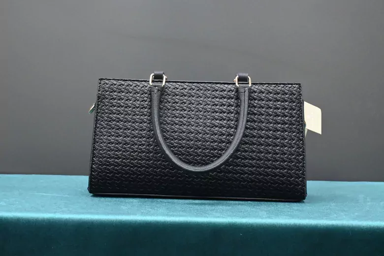 Kadın Siyah Örgü Çanta