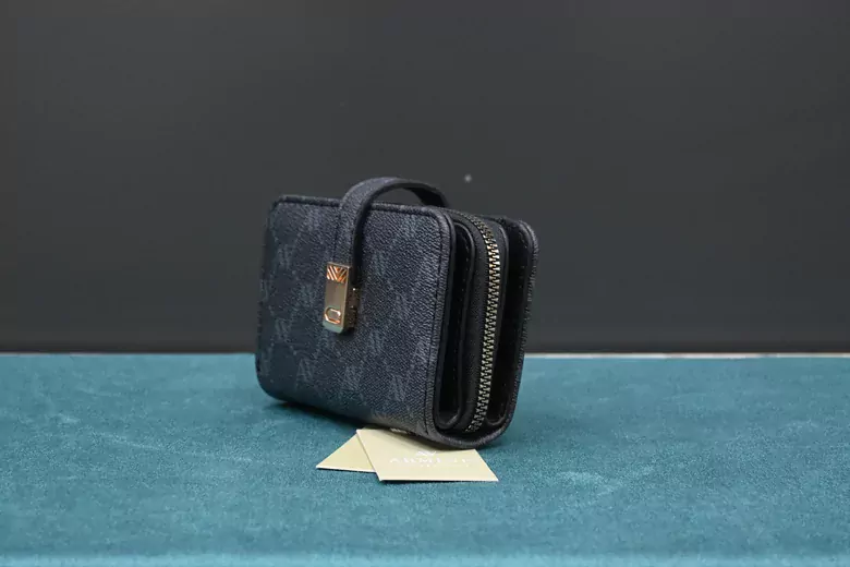 Kadın Siyah Noktalı Cüzdan