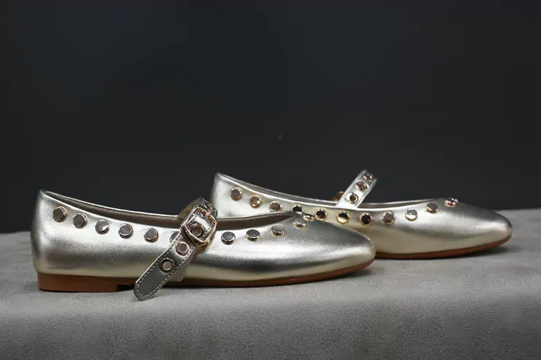 Kadın Zımbalı Kemerli Babet