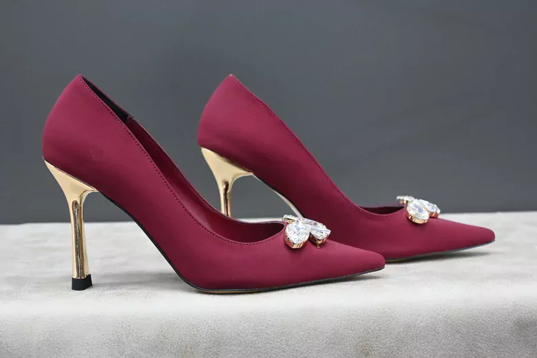 Kadın Taşlı Gold Detaylı Stiletto