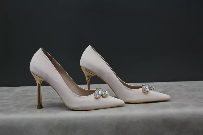 Kadın Taşlı Gold Detaylı Stiletto