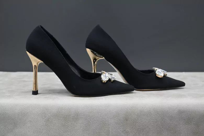 Kadın Taşlı Gold Detaylı Stiletto