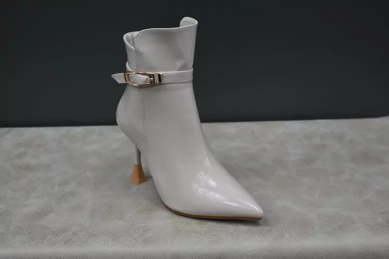 Kadın Deri Topuklu Kısa Çizme