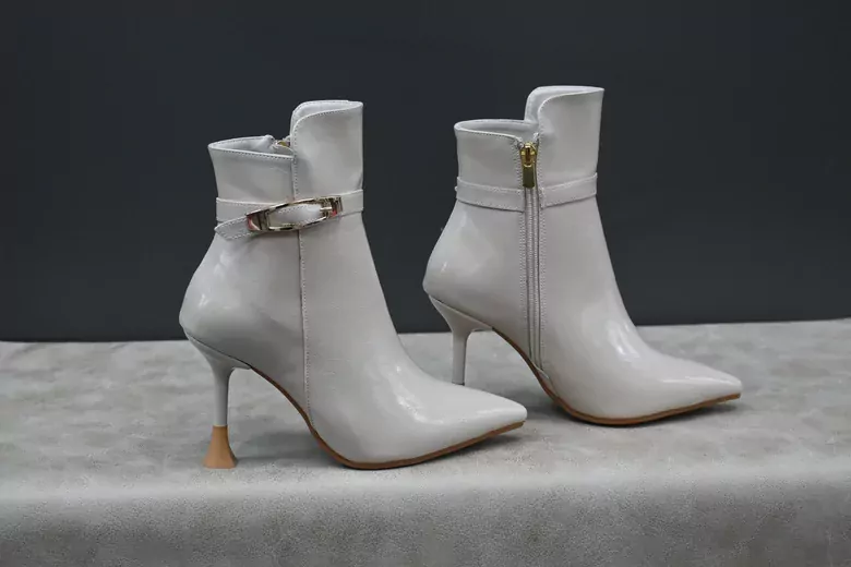 Kadın Deri Topuklu Kısa Çizme