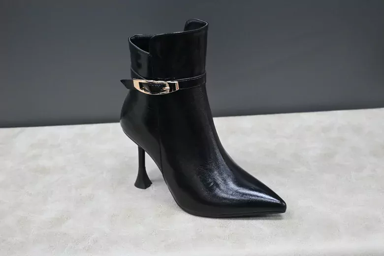 Kadın Deri Topuklu Kısa Çizme