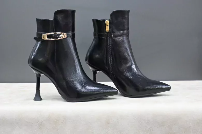 Kadın Deri Topuklu Kısa Çizme