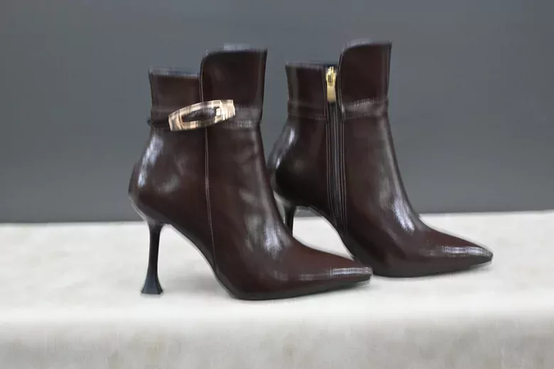 Kadın Deri Topuklu Kısa Çizme