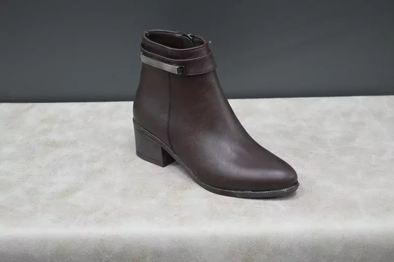 Kadın Deri Kaymaz Taban Fermuarlı Tokalı Bot