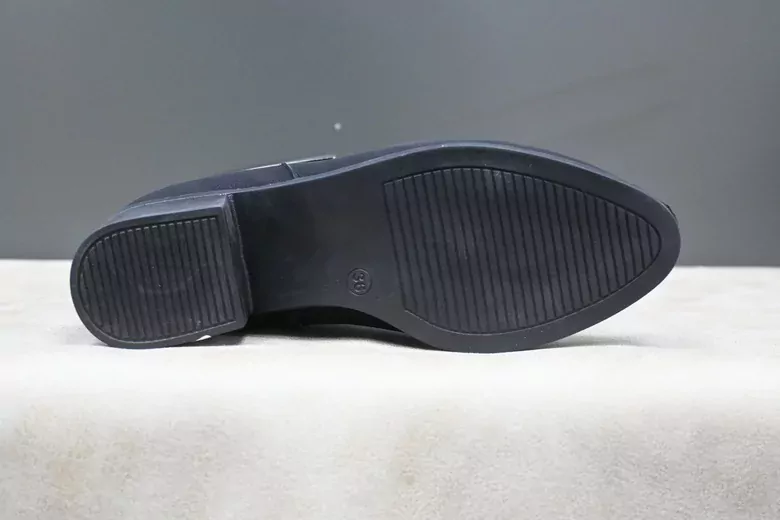 Kadın Deri Kaymaz Taban Fermuarlı Tokalı Bot