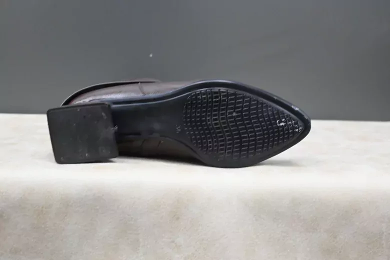 Kadın Körüklü Topuklu Fermuarlı Deri Kısa Çizme