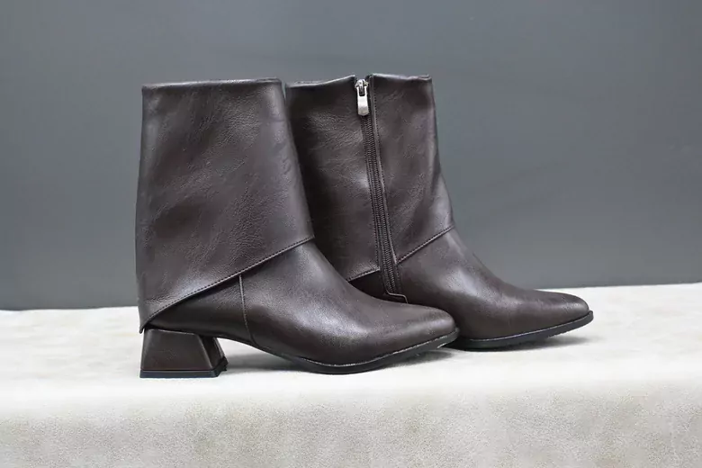 Kadın Körüklü Topuklu Fermuarlı Deri Kısa Çizme