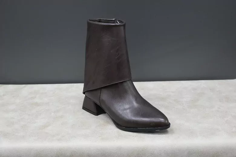 Kadın Körüklü Topuklu Fermuarlı Deri Kısa Çizme