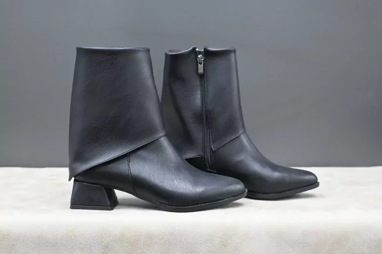 Kadın Körüklü Topuklu Fermuarlı Deri Kısa Çizme