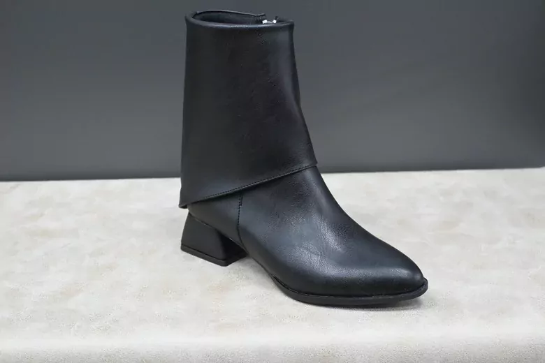 Kadın Körüklü Topuklu Fermuarlı Deri Kısa Çizme