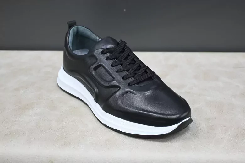 Erkek Deri Kaymaz Taban Kabartmalı Spor