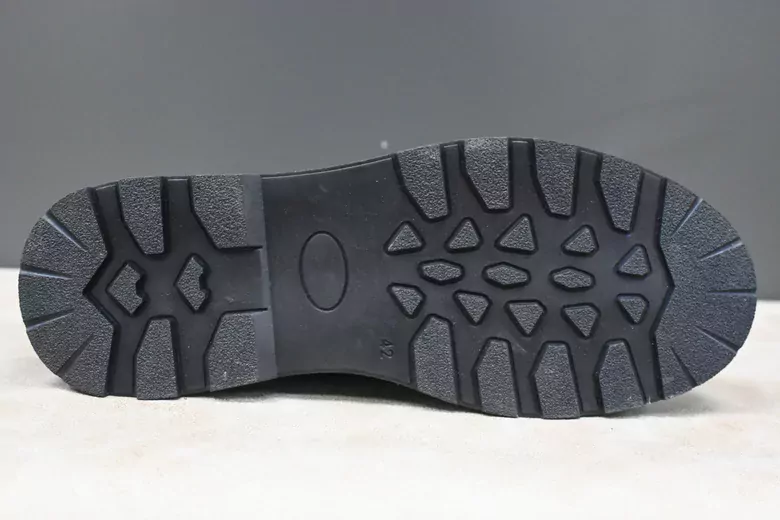 Erkek Deri Kaymaz Taban İçi Kürklü Fermuarlı Bağcıklı Bot