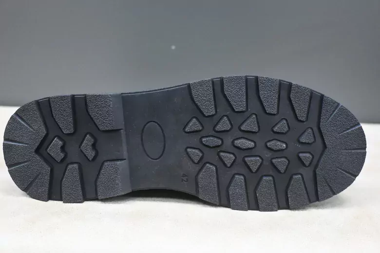 Erkek Deri Kaymaz Taban İçi Kürklü Fermuarlı Bot