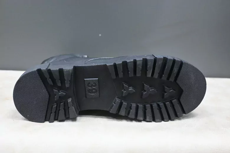 Erkek Deri Kaymaz Taban İçi Kürklü Fermuarlı Bağcıklı Bot