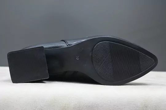 Kadın sivri burun topuklu fermuarlı kışlık bot