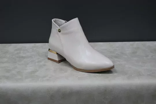 Kadın sivri burun topuklu fermuarlı kışlık bot