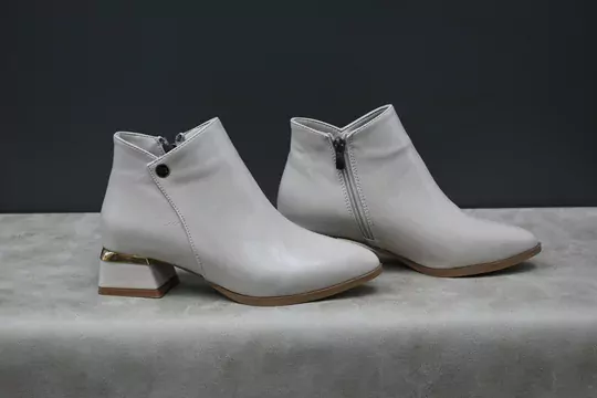 Kadın sivri burun topuklu fermuarlı kışlık bot