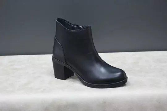 KADIN BOT SİYAH DERİ