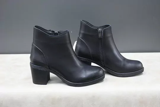 KADIN BOT SİYAH DERİ