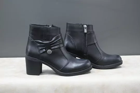 KADIN SİYAH DERİ BOT